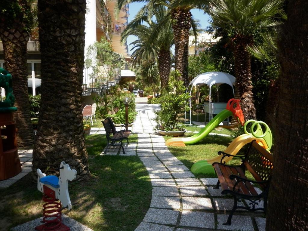 Hotel Marconi Σαν Μπενεντέτο ντελ Τρόντο Εξωτερικό φωτογραφία