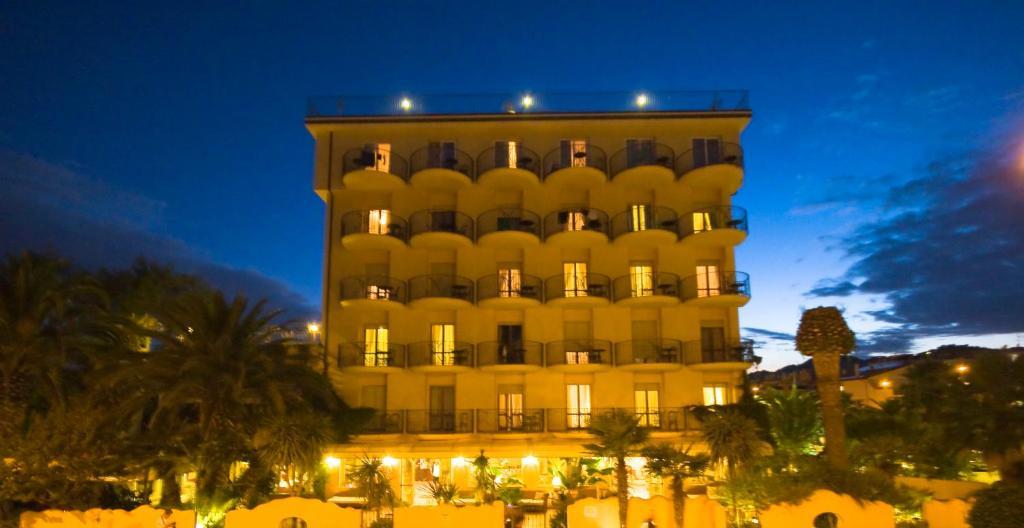Hotel Marconi Σαν Μπενεντέτο ντελ Τρόντο Εξωτερικό φωτογραφία