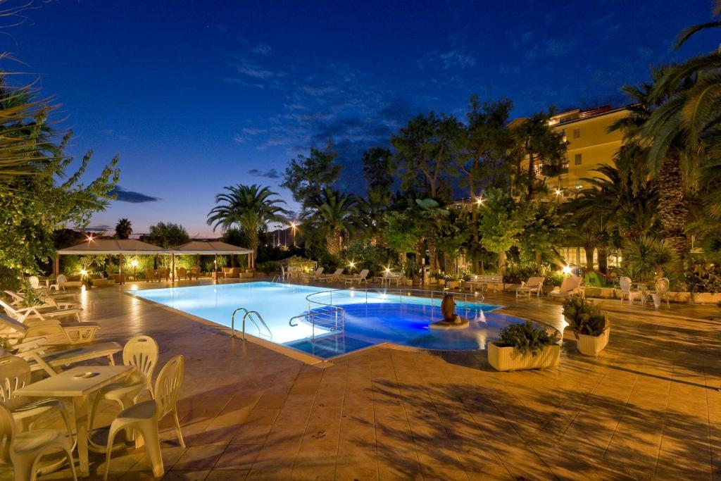 Hotel Marconi Σαν Μπενεντέτο ντελ Τρόντο Εξωτερικό φωτογραφία